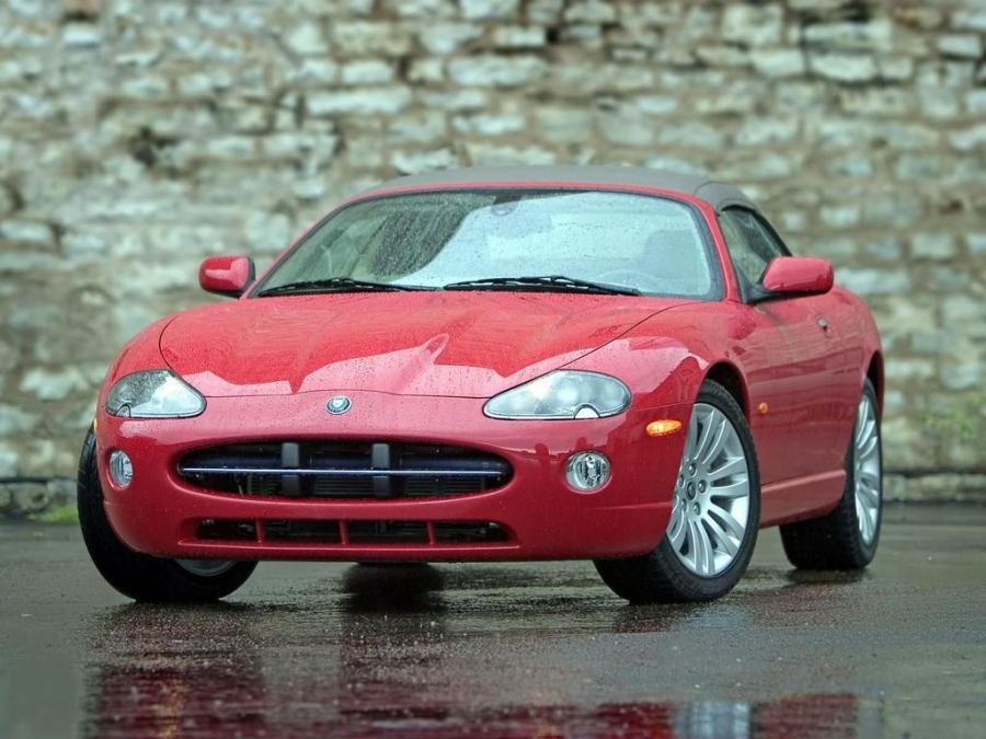  Jaguar XK8 Convertible 2004 года  (фото 1 из 2)